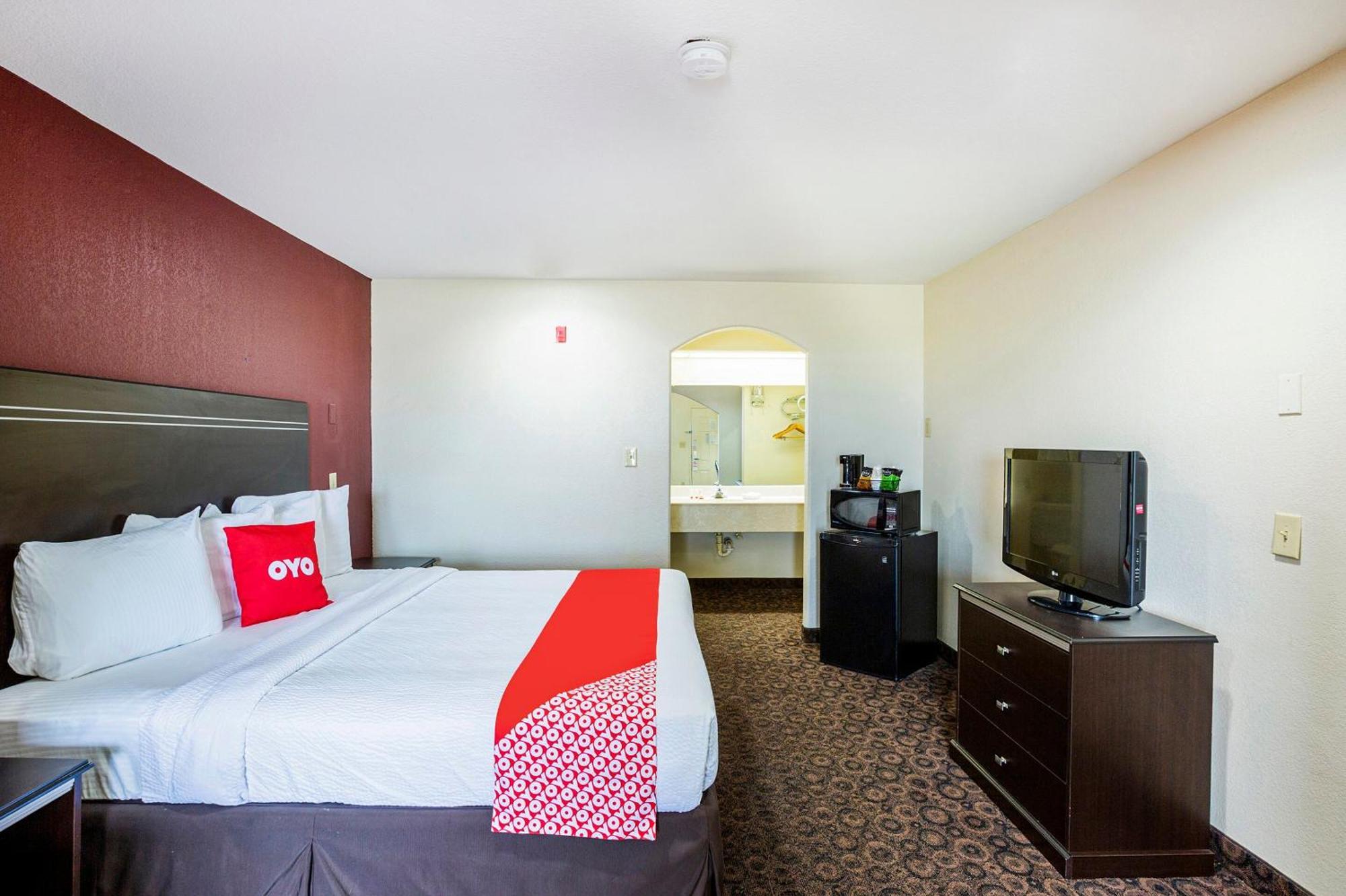 Hotel Oyo Lsu 2*